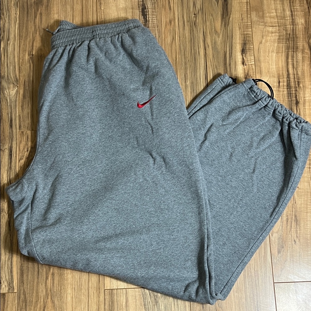 Nike Men’s Gray fleece Sweet pants with Red Logo Sz 4 XL
